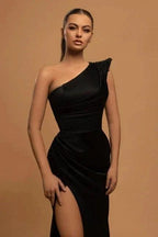 Elegant Long Black One Shoulder Mermaid Evening Dresses With Slit