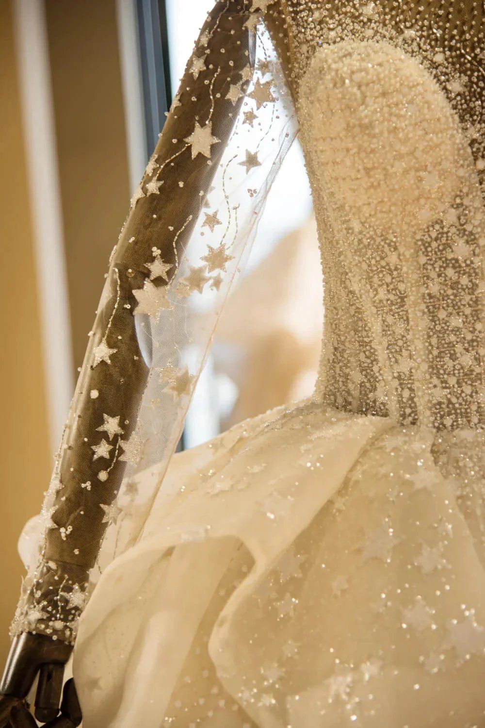Elegant Long Sleeve Beading Lace-up Tulle Ball Gowns Sparkle Wedding Dress