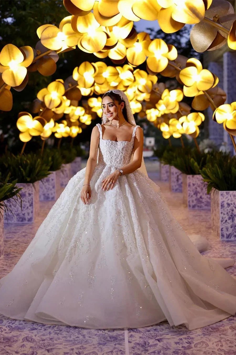 Elegant Long White A-line Appliques Lace Straps Weeding Dress