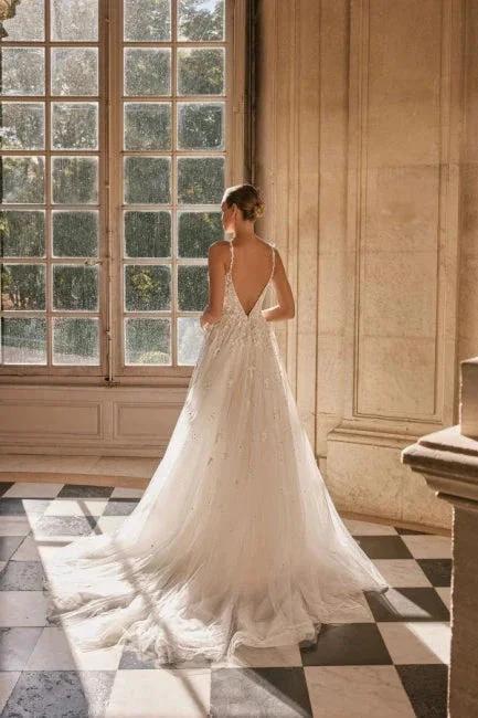 Elegant spaghetti straps sleeveless a-line lace Wedding Dresses