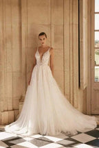 Elegant spaghetti straps sleeveless a-line lace Wedding Dresses