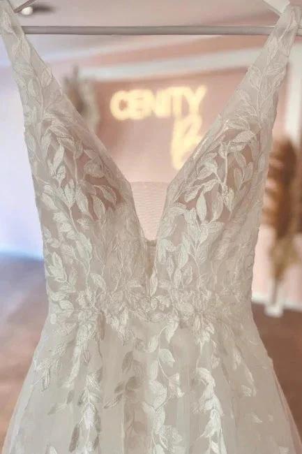 Elegant sweetheart V-neck sleeveless a-line lace Wedding dresses