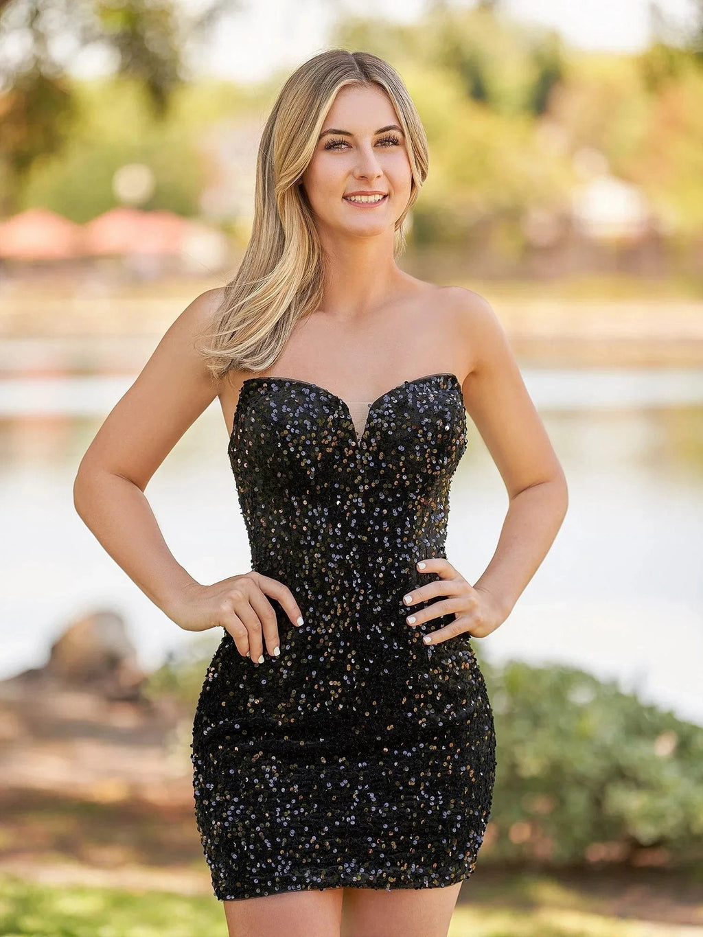 Sweetheart Black Sequin Short Homecoming Dresses