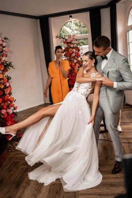 Fabulous A-Line Lace V-neck Sleeveless White Wedding Dress With Appliques