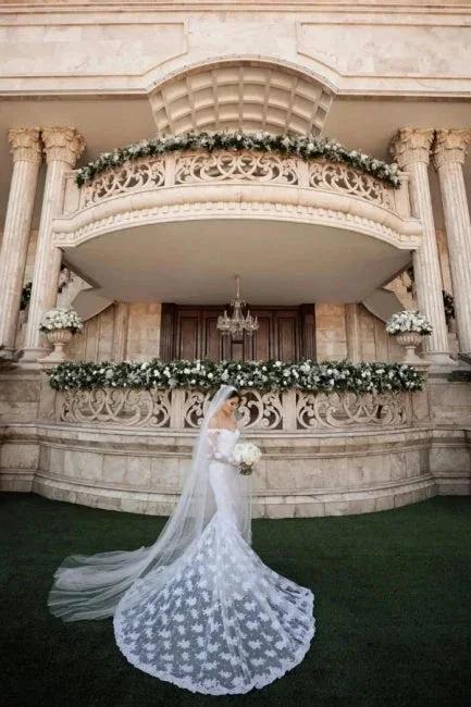 Fabulous Off-the-shoulder Long-Sleeve Mermaid Floor-Length Lace Wedding Dresses with Chapel Train