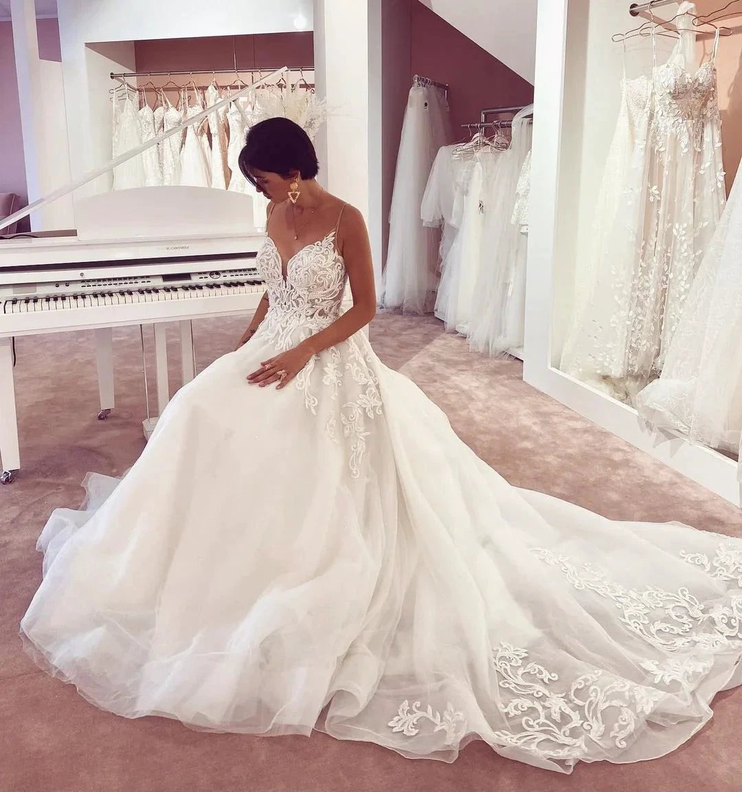 Glamorous Long A-Line V-neck Appliques Lace Tulle Wedding Dress