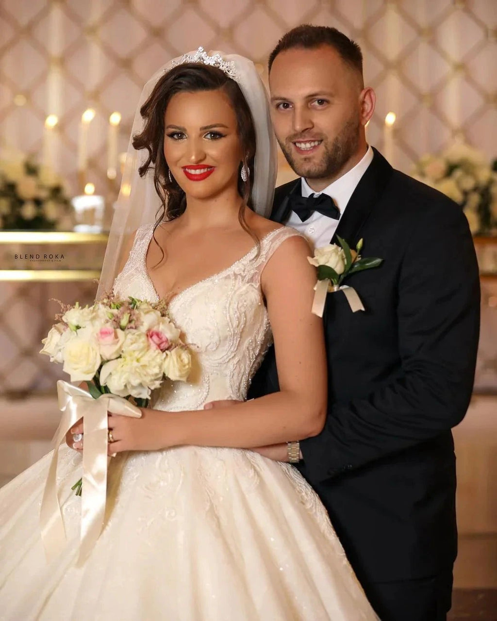 Glamorous Long Ball Gown V-neck Tulle Wedding Dress with Lace Appliques