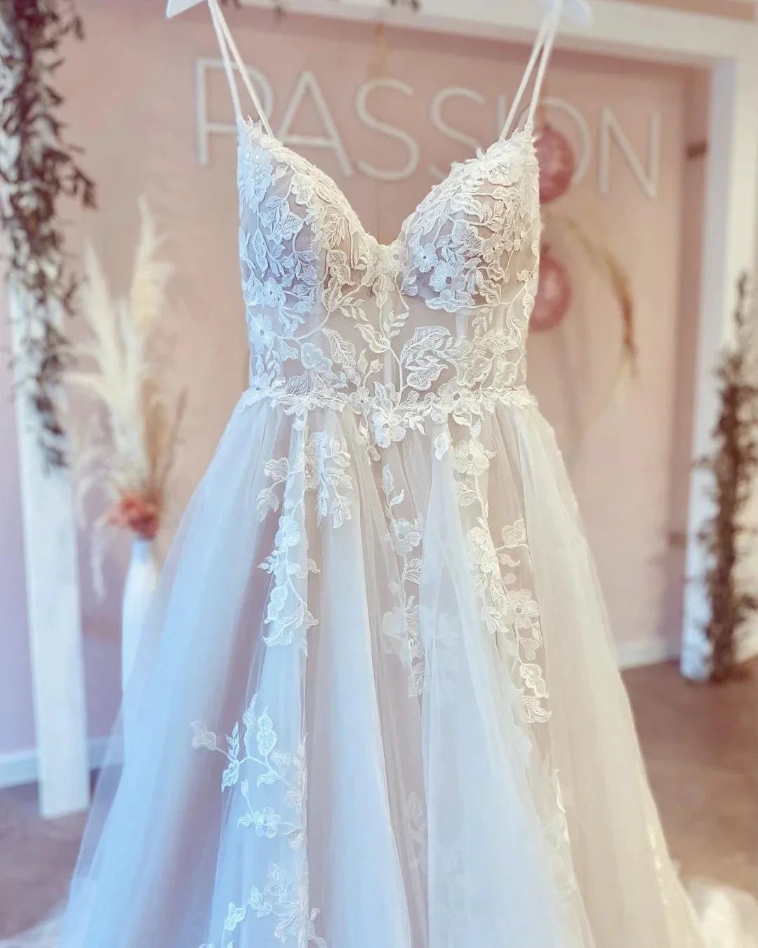 Gorgeous Long A-line V-neck Spaghetti Straps Tulle Backless Wedding Dress