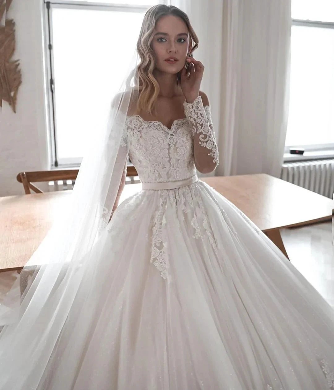 Gorgeous Long Ball Gowns Lace Tulle Wedding Dresses with Sleeves