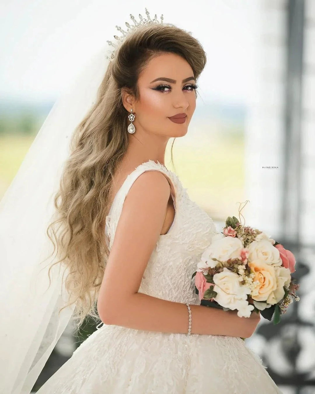 Gorgeous Long Princess V-neck Tulle Lace Wedding Dress
