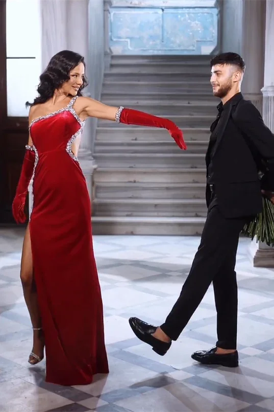 Gorgeous Red Straps Sequined Mermaid Prom Dress With Side Slit