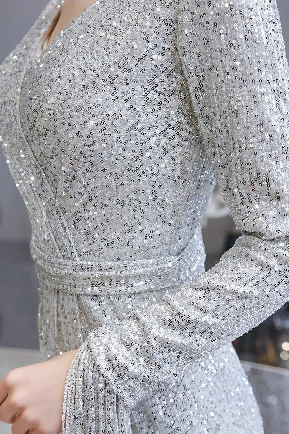 Gorgeous Sequins Long Sleeve V-Neck Mermaid Evening Gowns