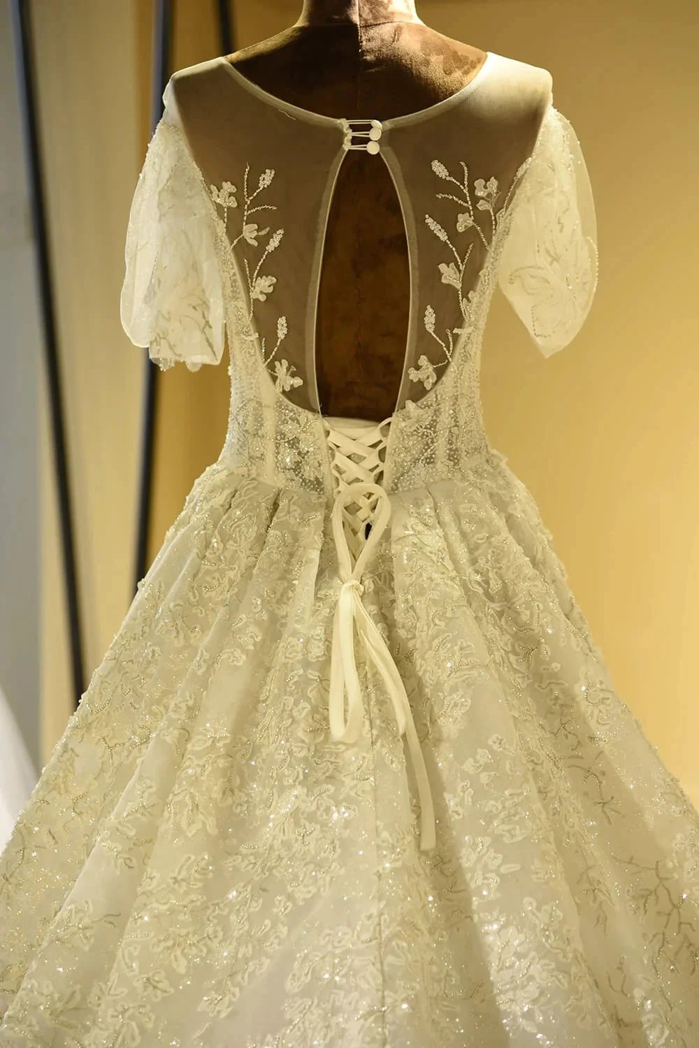 Gorgeous Short Sleeve Lace Tulle Princess Ivory Wedding Dress