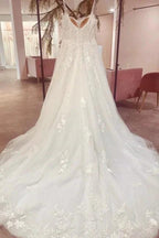 Gorgeous Spaghetti Strap Sleeveless A-Line Floor-Length Tulle Wedding Dresses with Court Train