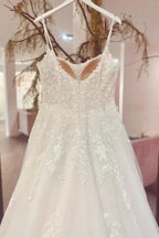 Gorgeous Spaghetti Strap Sleeveless A-Line Floor-Length Tulle Wedding Dresses with Court Train