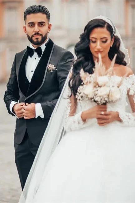 Gorgeous White Long Sleeves Lace Ball Gown Aline Floral Tulle Wedding Dresses