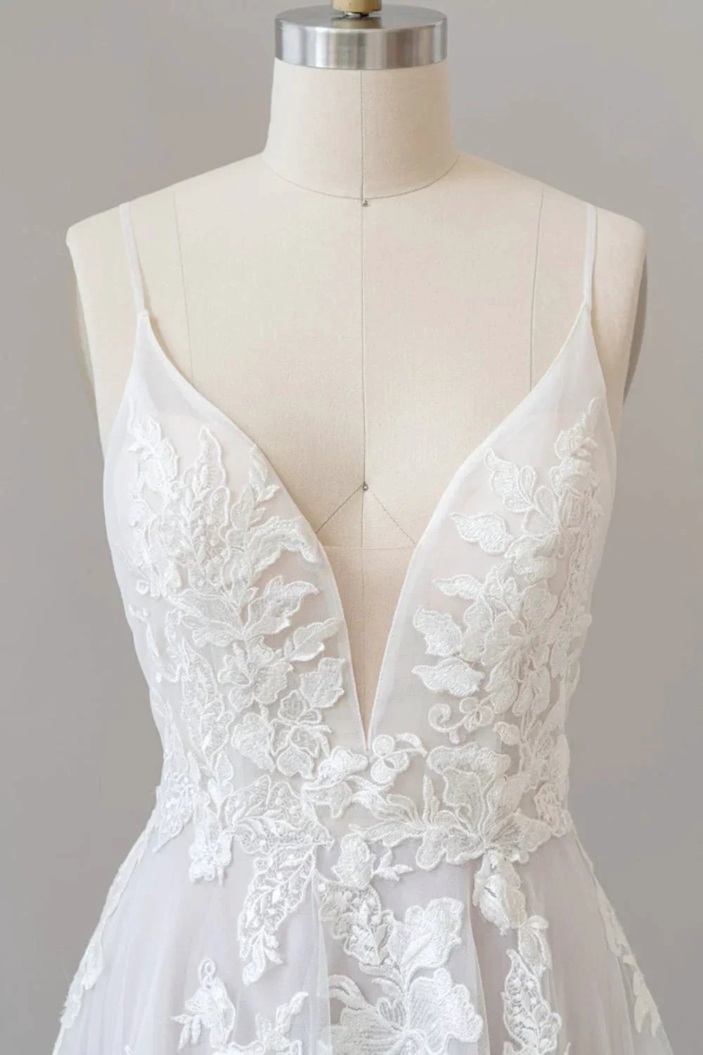 Long A-line Spaghetti Strap Lace Appliques Tulle Backless Wedding Dress