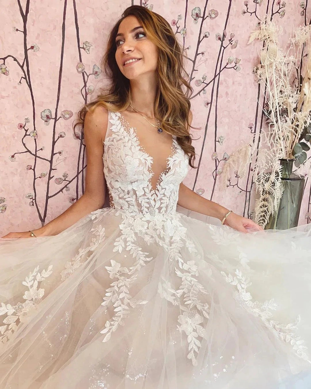 Long A-Line V-neck Appliques Lace Tulle Backless Wedding Dress