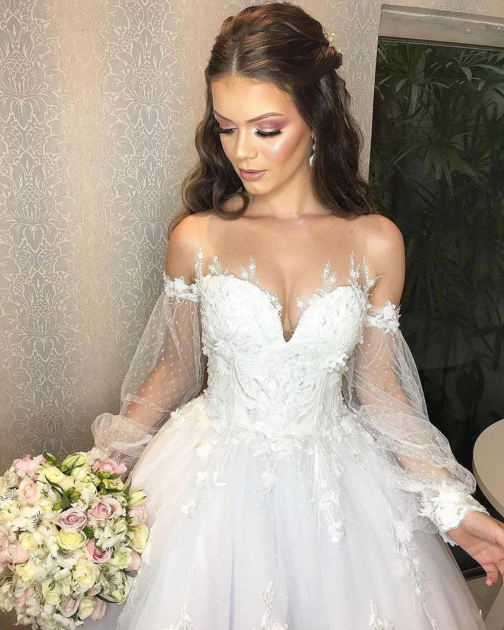 Long Princess Off-the-shoulder Tulle Wedding Dress with Bubble Sleeves