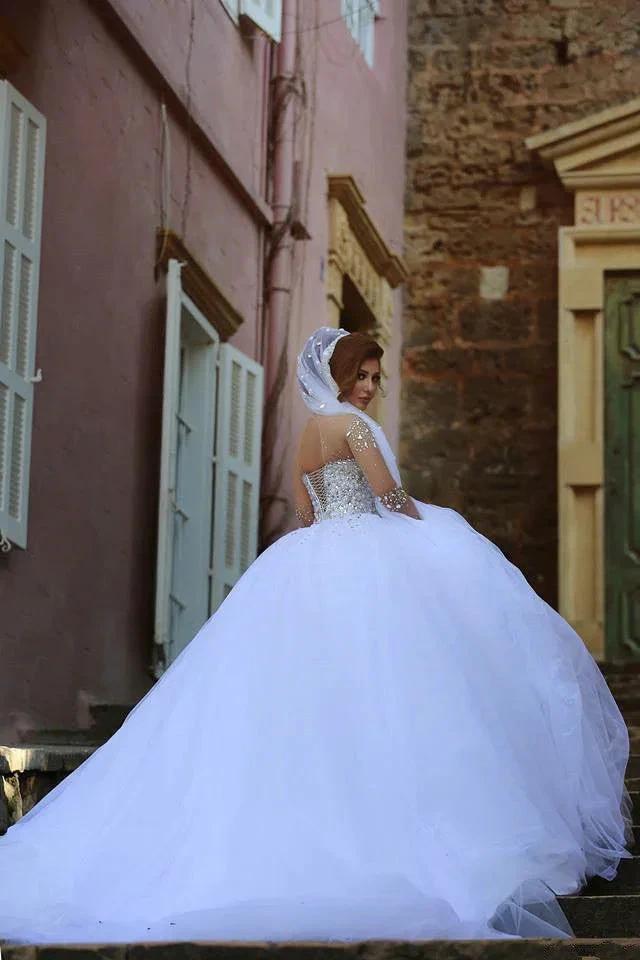 Luxury Long Ball Gown Sweetheart Crystals Beading Wedding Dresses with Sleeves
