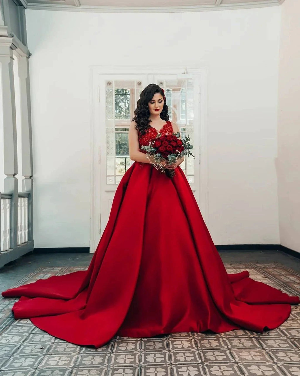 Luxury Long Princess Satin V-neck Wedding Dresses with Lace