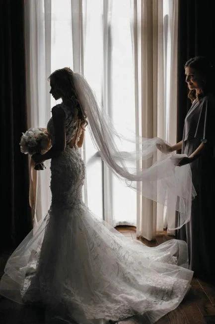 Modern Long Mermaid Sleeveless Appliques Wedding Dresses With Lace