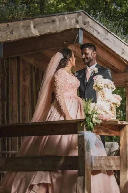 Plus Size Wedding Dress Floral Tulle A-line Bridal Gown with Long Sleeves