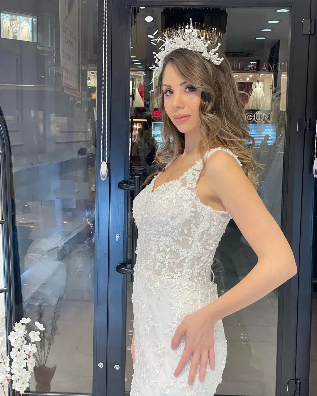 Sexy Floor Length Sweetheart Traps Sleeveless Mermaid Lace Weddding Dress with Court Train