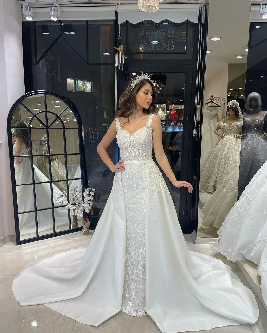Sexy Floor Length Sweetheart Traps Sleeveless Mermaid Lace Weddding Dress with Court Train