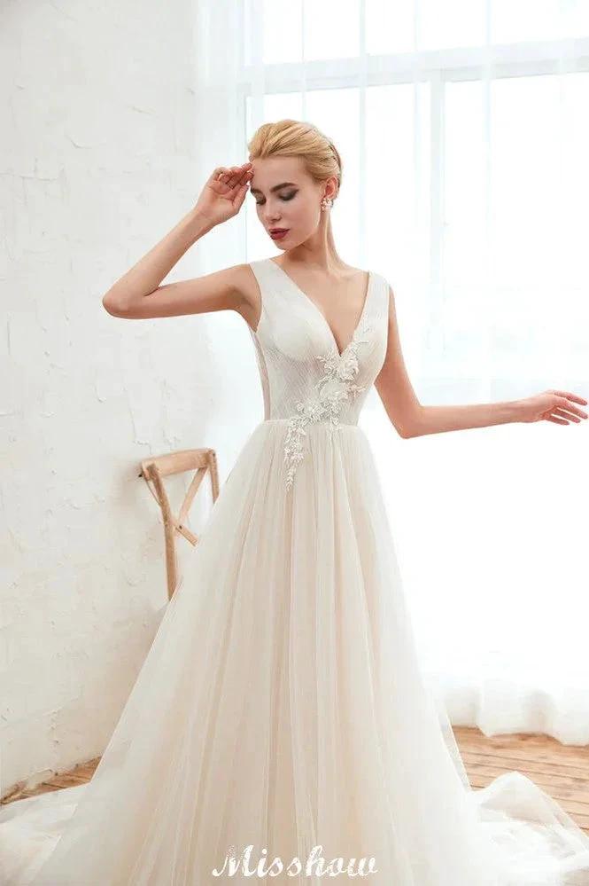 Sexy V-neck Princess Tulle Wedding Dress with Lace Appliques