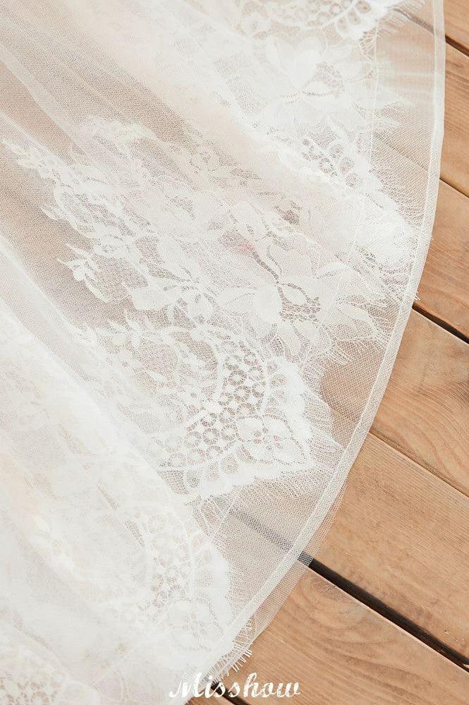 Sexy V-neck Princess Tulle Wedding Dress with Lace Appliques