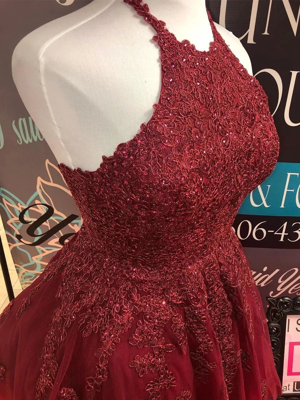 Short A-line Halter Lace Tulle Backless Prom Homecoming Dresses
