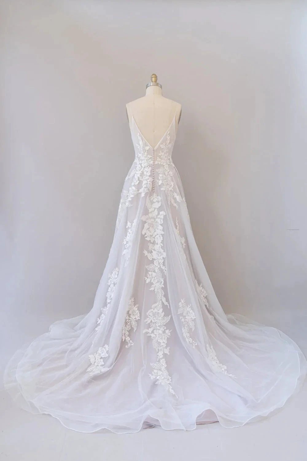 Spaghetti Strap Lace Appliques Tulle Wedding Dress